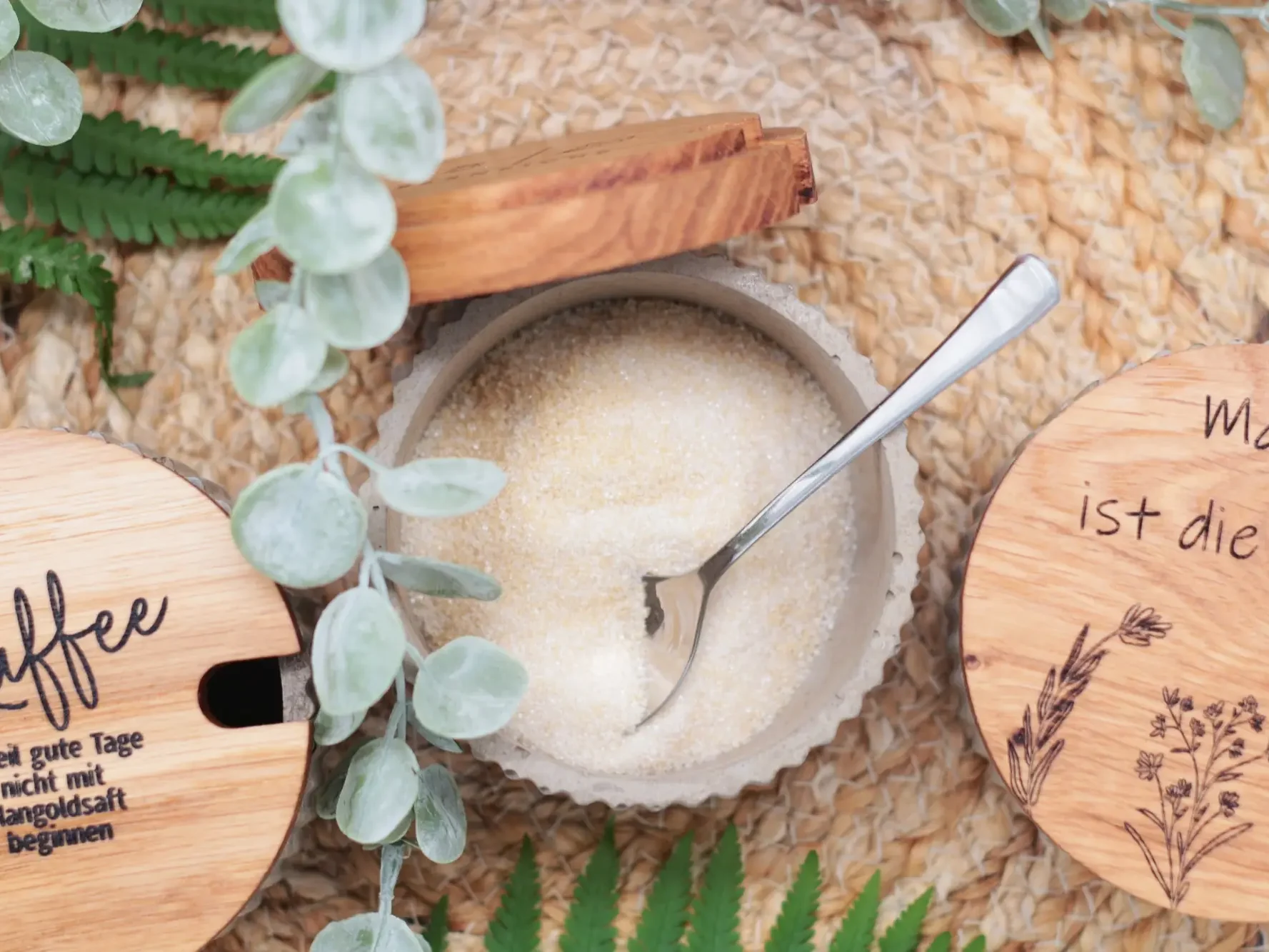 Zuckerdose strukturiert mit Holzdeckel